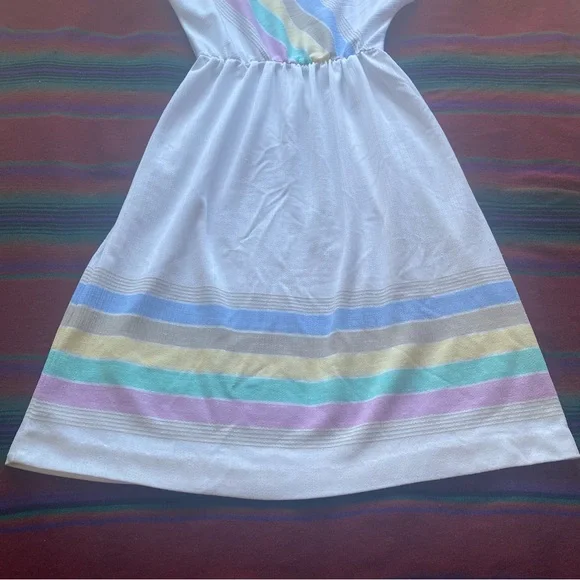 VTG Fashion Place polyester Union Made Dress! White with Pastels. USA. Size 10p. - Picture 11 of 15